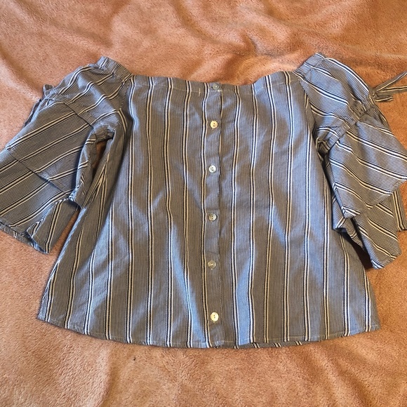 Nu Construction Striped Across The Shoulder Top - Picture 2 of 3